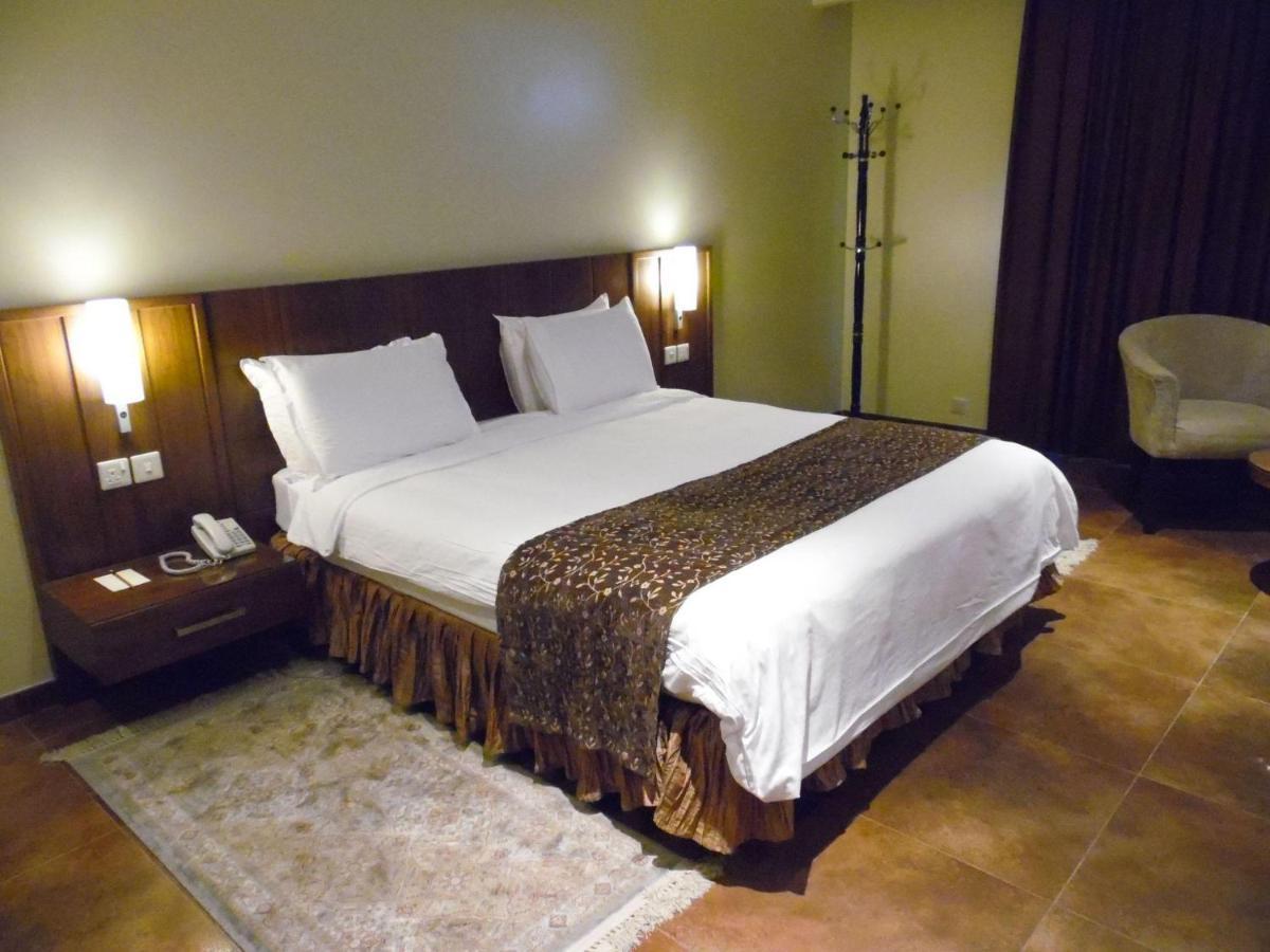 Milan Deluxe Suites Khobar Bagian luar foto